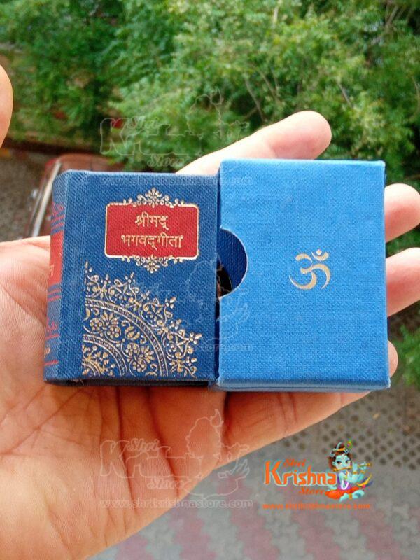 Printman velvet SRIMAD BHAGAWAD GITA Religious Book With Box Packing in  Hindi (Material - Velvet) (Size – 4.6”